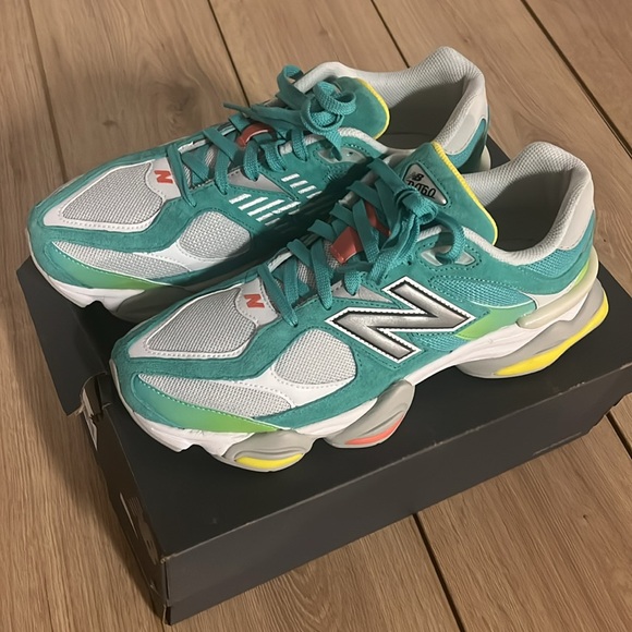 New Balance 9060 DTLR Exclusive - Picture 2 of 6